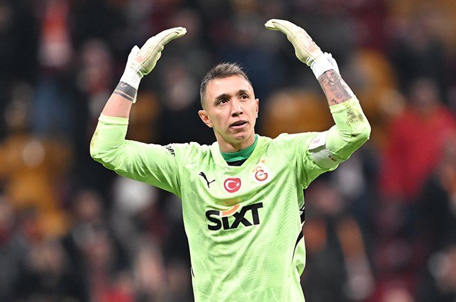 Muslera'dan büyük ters köşe: Herkes "Bu iş buradan dönmez" diyordu  - 3. Foto