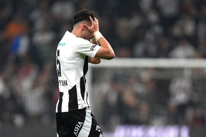 8f6755f40246460187f35a7f25d554fe-1 Beşiktaş'ta Solskjaer'den şaşırtıcı Chamberlain denemesi - 2. Foto