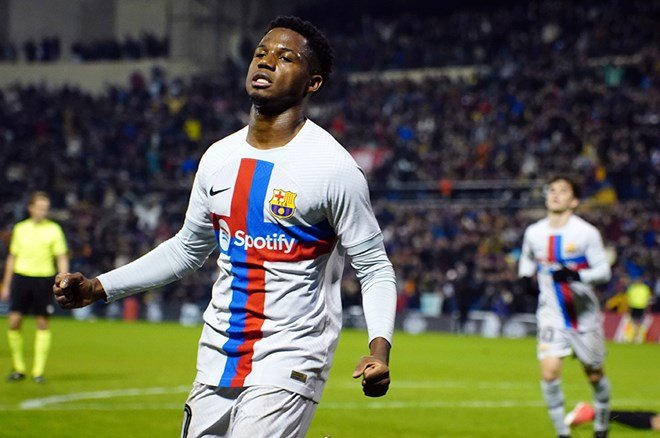 912f11f44bfa4b48bc7483b2d0750b90-1 Serdal Adalı'dan Ansu Fati gerçekleri: O maç, Beşiktaş'a transferini engelledi  - 4. Foto