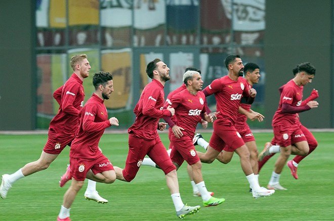 925bf92f273f40efb581dbf2f25218bb Galatasaray'da büyük şok: Son idmanda sakatlandı, Samsunspor maçında yok - 2. Foto