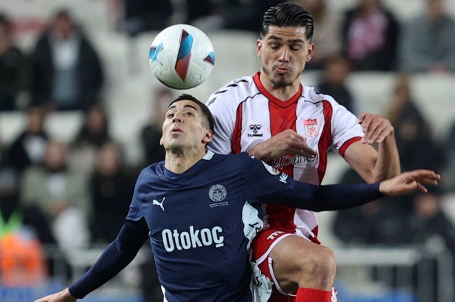 934c968be2cb4edd91db0c2174c6d08f Trio'da Sivasspor-Fenerbahçe maçına damga vuran pozisyon tartışılmadı bile: "Açık, bariz, net..." - 4. Foto