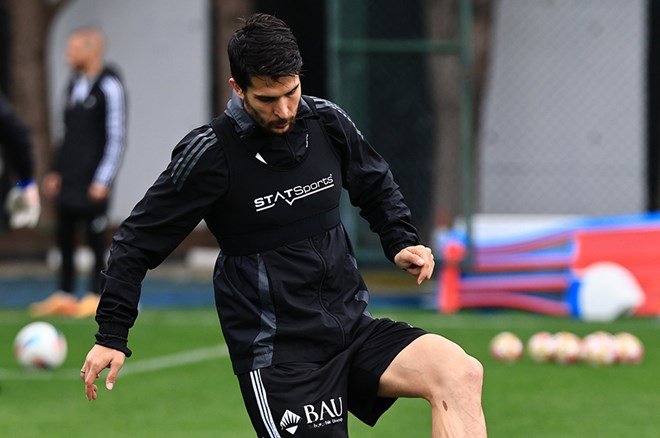 935993745a7444c5a70dce2307dd560a-2 Beşiktaş'ta maç sonrası olay: Necip Uysal takımı sahaya çıkardı, olanlar oldu - 3. Foto