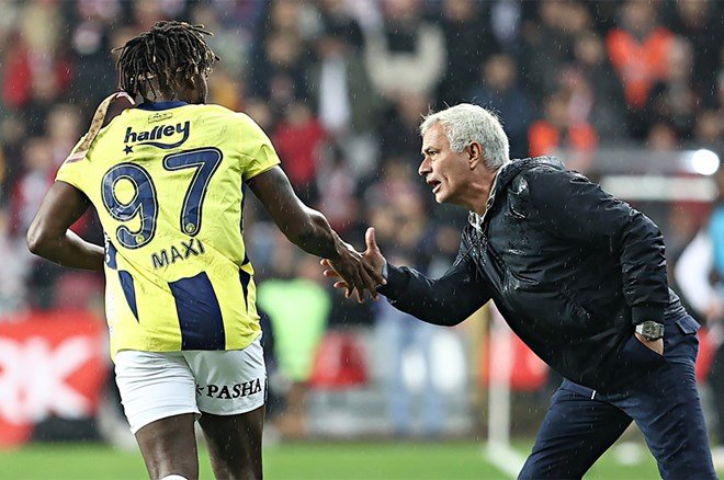 959bfd0347b740cb9b5a796443e374f2 Allan Saint-Maximin'den Jose Mourinho itirafı  - 6. Foto