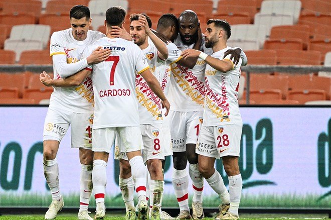 97833217eeec45abae82f69a503868d4-1 Dünyanın en iyi takımları açıklandı: 86 sıra birden yükselen Türk takımı hangisi?  - 24. Foto