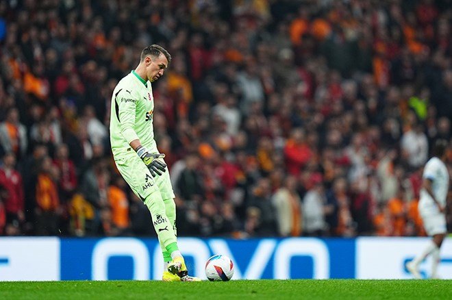 9b21a00a980f4ba9a0b09c5b7fb2b77d Galatasaray 40 yıl sonra bir ilki başardı  - 4. Foto