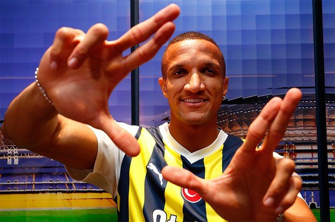 ab4ad93c4dc54b0fac43701dd1d45492 Fenerbahçe'de Mourinho ile yapılan görüşmeden 7 ayrılık kararı çıktı: Sürpriz isimler listede - 5. Foto