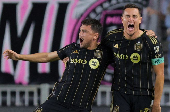 ac28280a75d14d37b4985b04a2bd837f-1 Cengiz Ünder, ABD'yi salladı: Oyuna girdikten 2 dakika sonra olanlar oldu - 2. Foto