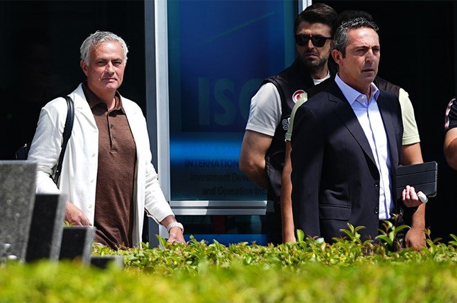 af6f4496d2aa4484b57dd43aa103f575 Fenerbahçe'de Mourinho ile yapılan görüşmeden 7 ayrılık kararı çıktı: Sürpriz isimler listede - 3. Foto