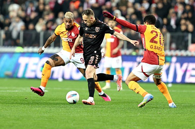 b247c9d8d0d94057978554e197f4a49f-3 "En zor 90 dakika en kolayı oldu" | Spor yazarları Galatasaray için ne dedi?  - 5. Foto