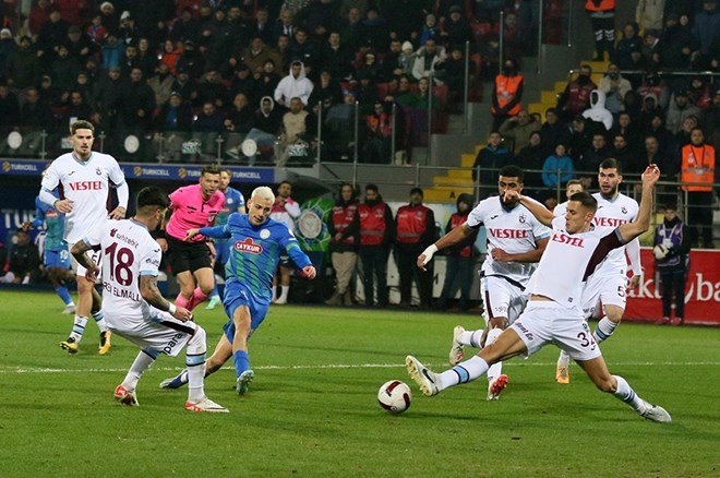Süper Lig'de Karadeniz derbisi: Trabzonspor - Rizespor maçı ne zaman, saat kaçta, hangi kanalda?   - 2. Foto