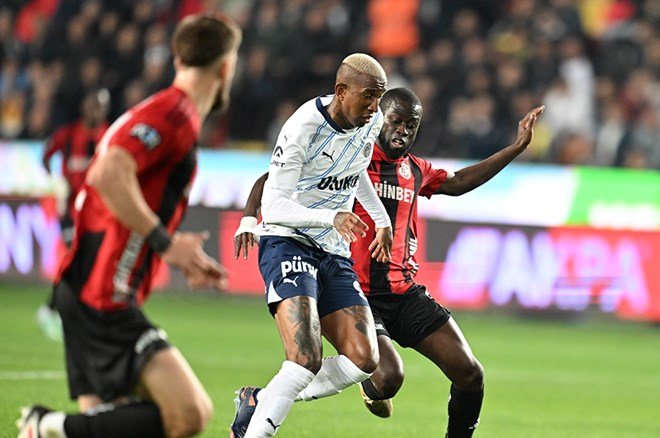 b9c626aa13094f4faea263171fc207b6 Rıdvan Dilmen'den şampiyonluk iddiası: "60-40'a dönebilir ama şartı var" - 6. Foto