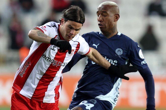 ba5b0cecfd4c4562bf8f6aeb840963b3 Trio'da Sivasspor-Fenerbahçe maçına damga vuran pozisyon tartışılmadı bile: "Açık, bariz, net..." - 3. Foto