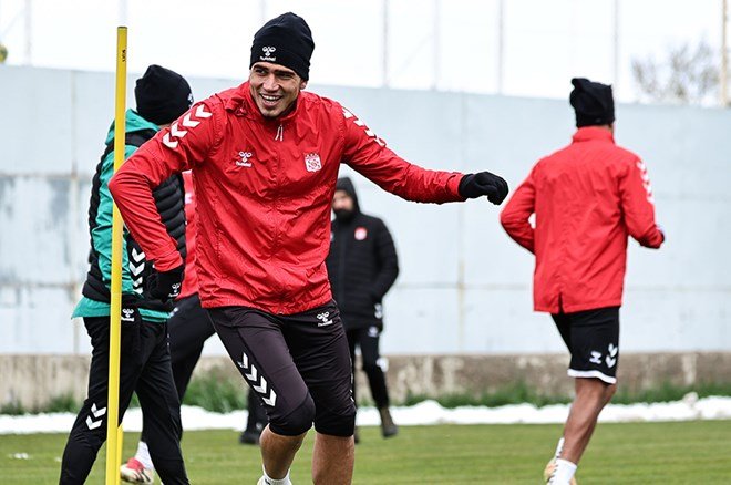 bb643f55227f4504b40bdfd78a545847 Sivasspor, Fenerbahçe'ye karlı zeminde hazırlanıyor - 3. Foto