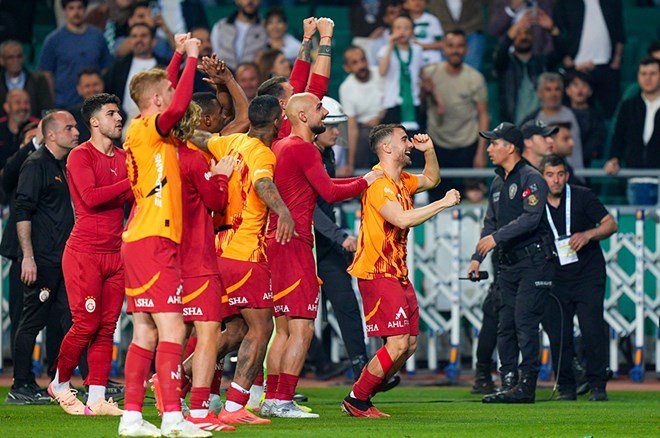 c06905fd4e744698b57d7a5a143293b3 "Her takımın birkaç adım önünde" | Spor yazarları Galatasaray için ne dedi?  - 3. Foto