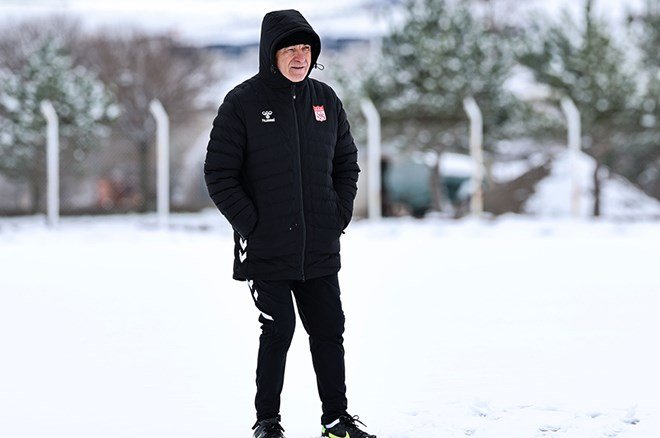 c2f21ac4930f4efa8e6874852285f268-1 Sivasspor, Fenerbahçe'ye karlı zeminde hazırlanıyor - 4. Foto