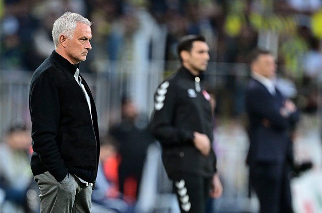 c58457fc6b0748d1baa50070cd57c67b-1 "Mourinho, Fenerbahçe’yi bitirdi" | Spor yazarları Fenerbahçe için ne dedi? - 6. Foto
