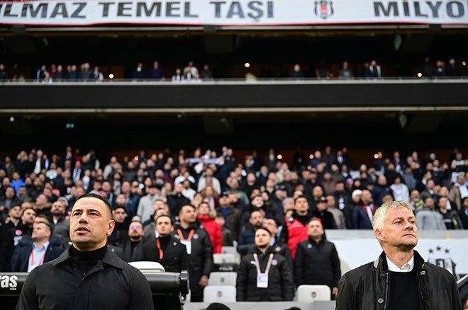 ce755c27c8be47f584400e99de179537 Beşiktaş'ta maç sonrası olay: Necip Uysal takımı sahaya çıkardı, olanlar oldu - 2. Foto