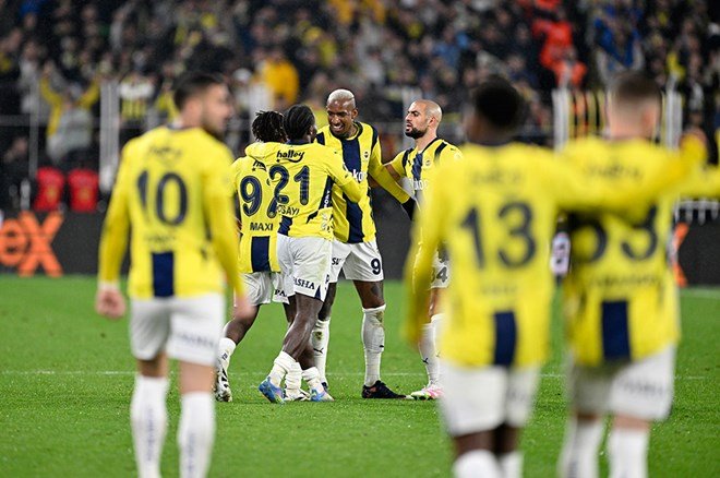 Fenerbahçe farkı 3'e indirdi, Süper Lig'de şampiyonluk oranları güncellendi  - 6. Foto