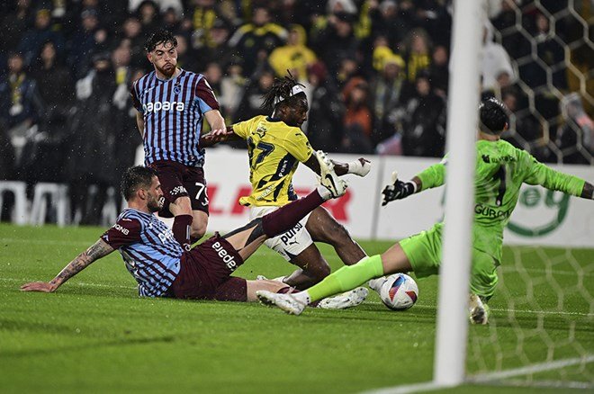 e05bf743adff4ffb9518027f126f12ac Maximin'den Mourinho sözleri: Aralarındaki tartışmayla ilgili ilk kez konuştu - 5. Foto