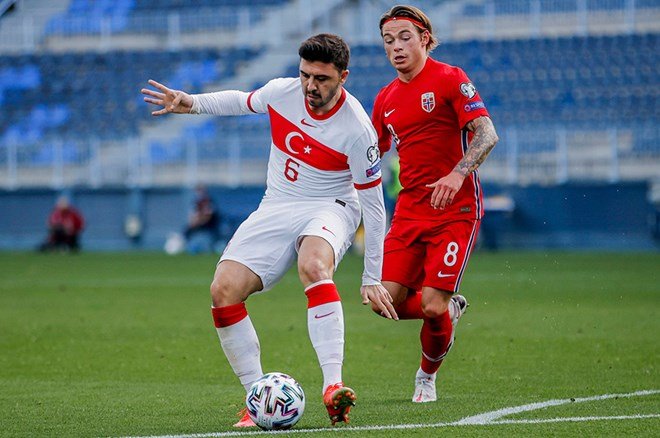 e3908fd9a2244e64b4b53ab2609ee0f0 Serdal Adalı'nın "İstiyoruz" dediği futbolcu için Beşiktaş'ın ilk teklifi ortaya çıktı - 2. Foto