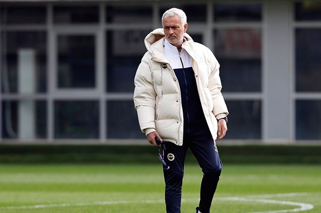 e8434a13afcf4de780d2935ef1f9bfbf-1 Jose Mourinho için çarpıcı iddia: Acil eylem planında adaylardan biri oldu  - 5. Foto