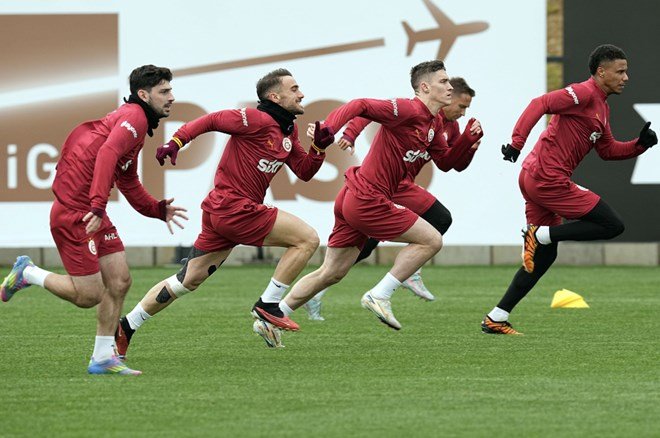 eae219380816492a99a3c2969ae60aaa-1 Galatasaray'dan Fenerbahçe ve Mourinho'ya flaş gönderme: "Gereken ders verildi" - 2. Foto