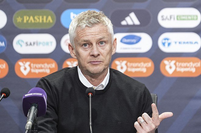 eeb5ad016e7747a7a16a567b03492f1b-1 Solskjaer 3 isim saydı, Fenerbahçe derbisi öncesi kötü haberi verdi - 4. Foto