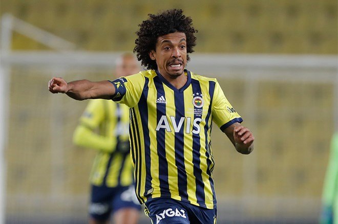 Fenerbahçe'den hastaneye kaldırılan eski yıldızı için açıklama geldi: "Daha güçlü döneceğine inanıyoruz"  - 4. Foto