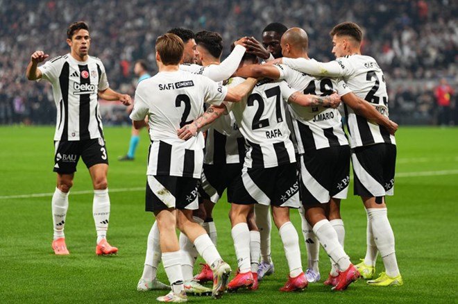 f31a98c0dcd74fa0bfa136f5a2dc6c64 Beşiktaş - Galatasaray VAR kayıtları: Kırmızı kartlar ve İngilizce detayı - 3. Foto