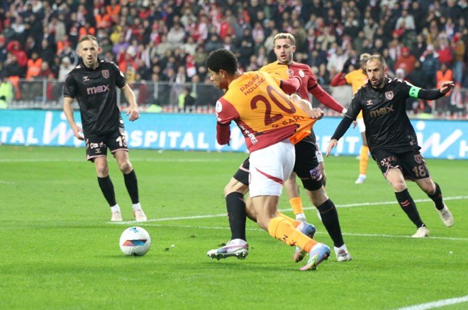 Trio, Samsunspor - Galatasaray maçındaki pozisyonları yorumladı: İptal edilen gol ve penaltı   - 3. Foto