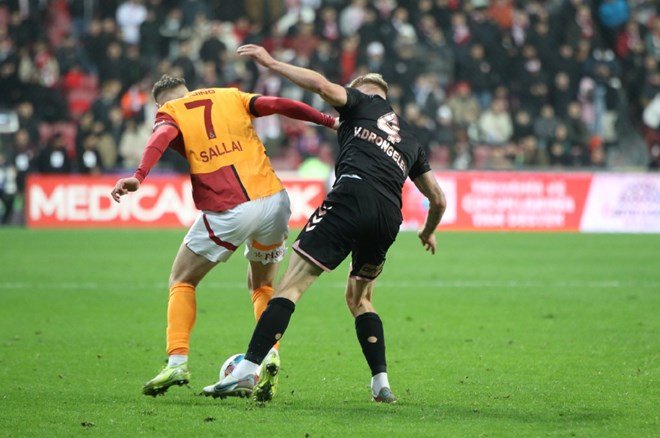 f4ee2e0e2c4b4830a3b2a4c705181480 "En zor 90 dakika en kolayı oldu" | Spor yazarları Galatasaray için ne dedi?  - 6. Foto