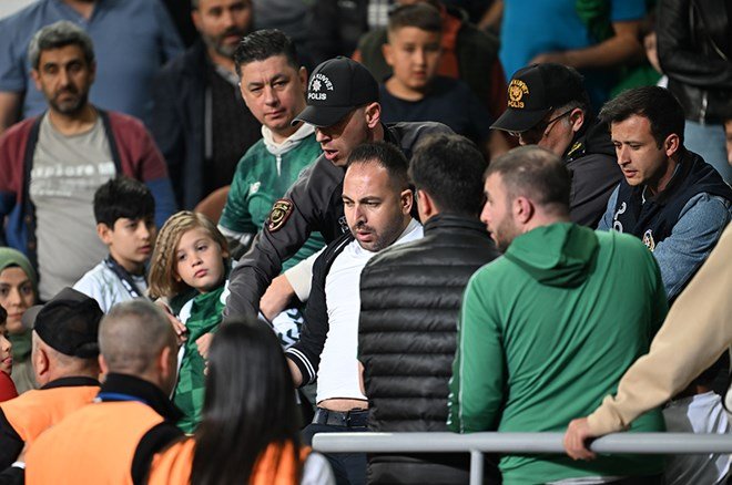 Konya'da tribünlerde gerginlik  - 3. Foto