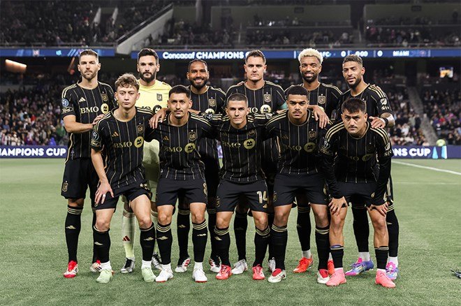 f8b192475cc049ac9e013c119e8a33c5 Cengiz Ünder, ABD'yi salladı: Oyuna girdikten 2 dakika sonra olanlar oldu - 6. Foto