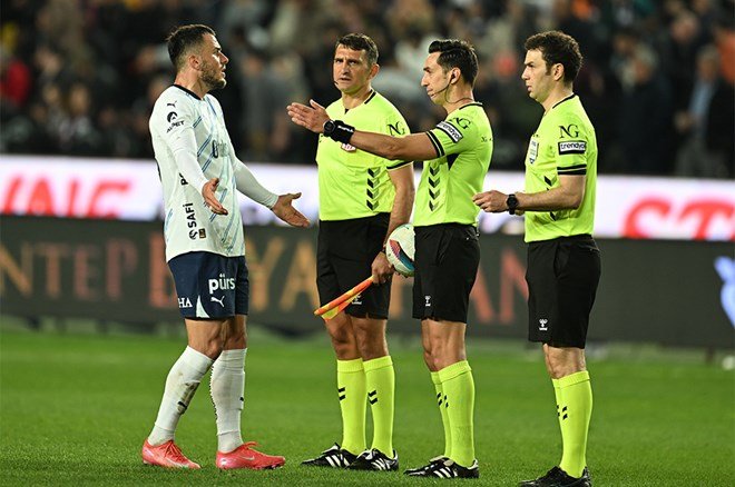 fe52a39257354a6bbfc1e373dd8ebb2b Fenerbahçe'den flaş paylaşım geldi: "Tüm Türkiye'nin gözü önünde!" - 2. Foto