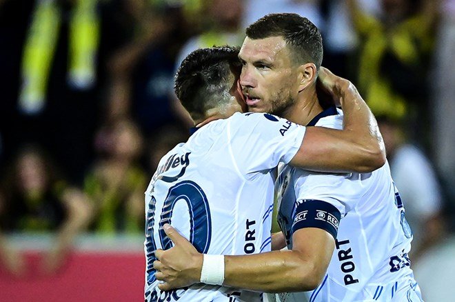 0a7e3db7d645458eb319917cd4ad4c6a Edin Dzeko'dan "Ayrılacak mısın?" sorusuna flaş cevap: Fenerbahçe'den karar çıktı - 8. Foto