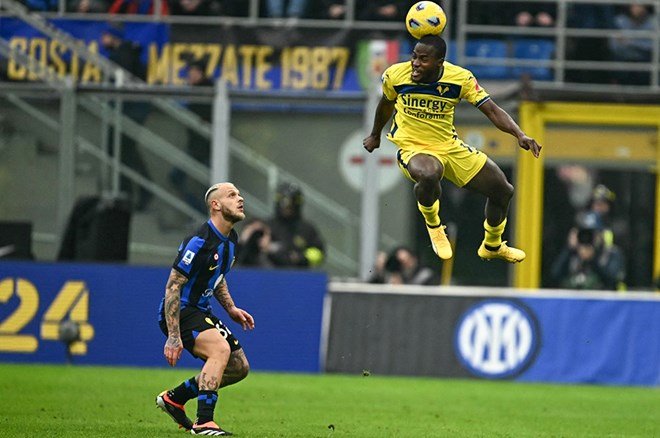 0eef19a974e8492db2e1b7123226947e Sezona damga vuran sağ bek Galatasaray'a: Jackson Tchatchoua - 4. Foto