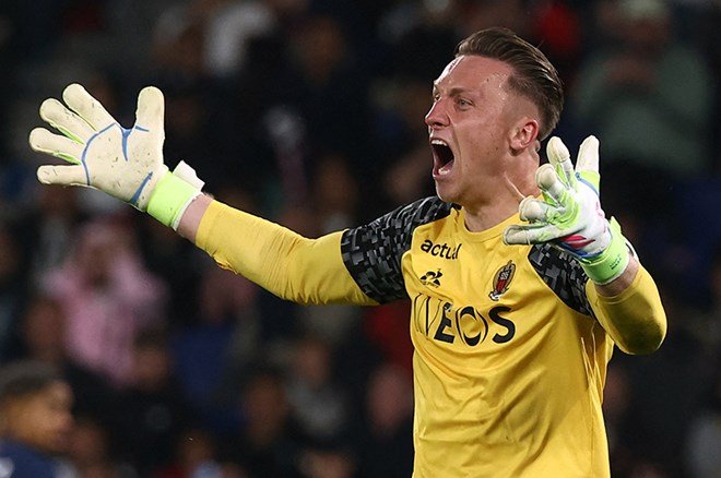 1142815051a041ec8366aa815706f35e-1 Galatasaray'ın gündemindeki kaleci için transfer sözleri: "Ayrılması mantıklı olabilir" - 5. Foto