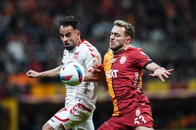 15f774b6e1fd4ee5b81bc286662b27ef-1 Sivasspor'un iptal edilen golünde karar doğru mu? Trio'da konuşuldu  - 4. Foto