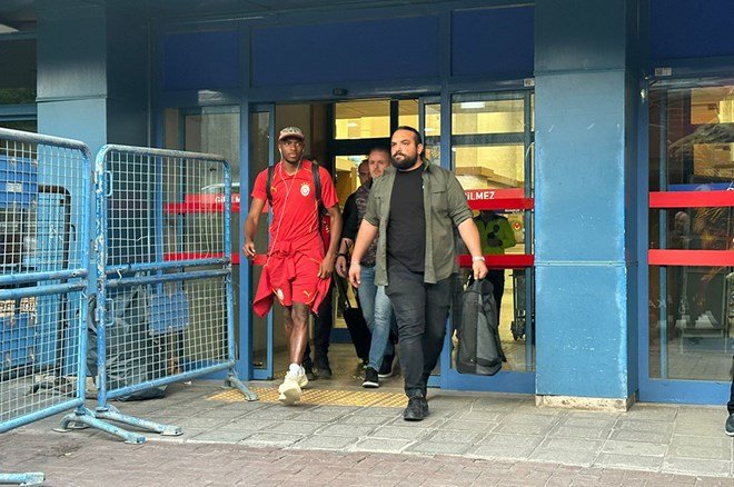 1799b22a97114facbc0b91391c7b8bc3 Galatasaray, Trabzon'da böyle karşılandı - 2. Foto