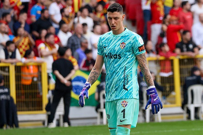 18f74ced057b48efa35c244123af0d3b RESMİ: Ve Berke Özer imzayı attı  - 2. Foto