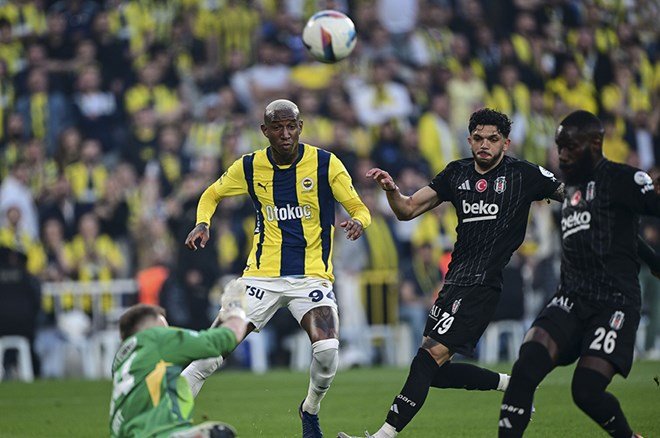 SON DAKİKA: Kadıköy'de yönetime tepki, Aziz Yıldırım'a destek  - 3. Foto