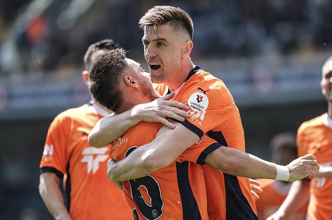 Başakşehir-Fenerbahçe maçı sonrası hoca bizzat açıkladı: Süper Lig'i sallayan isim takımdan ayrılıyor  - 2. Foto