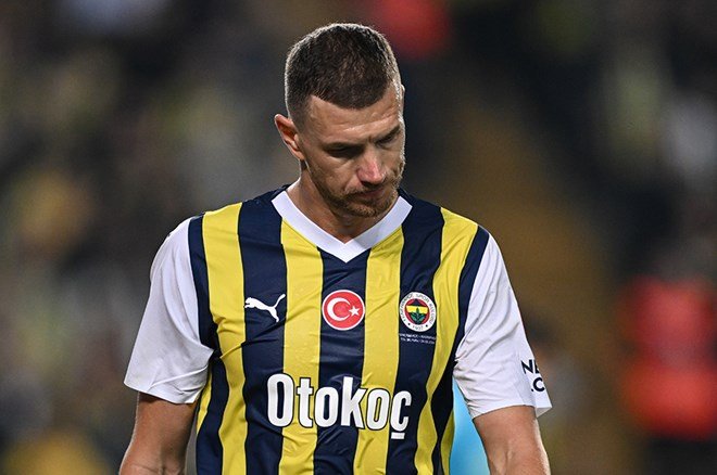 256275341c8740be8cf907e0366fce13 Edin Dzeko'dan "Ayrılacak mısın?" sorusuna flaş cevap: Fenerbahçe'den karar çıktı - 7. Foto