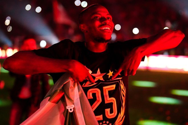 290d09a0b44344fda8e3a3e4770c16b3 Osimhen'in sakatlığına tribündeki Icardi'den bomba tepki: Saniye saniye yayına yansıdı - 5. Foto