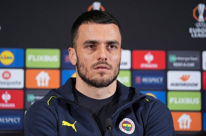 2f3ae854d0ed4623828bd8091b1905a4-1 Ve Fenerbahçe'de Kostic kararı verildi: Bonservisi alınacak mı? - 2. Foto