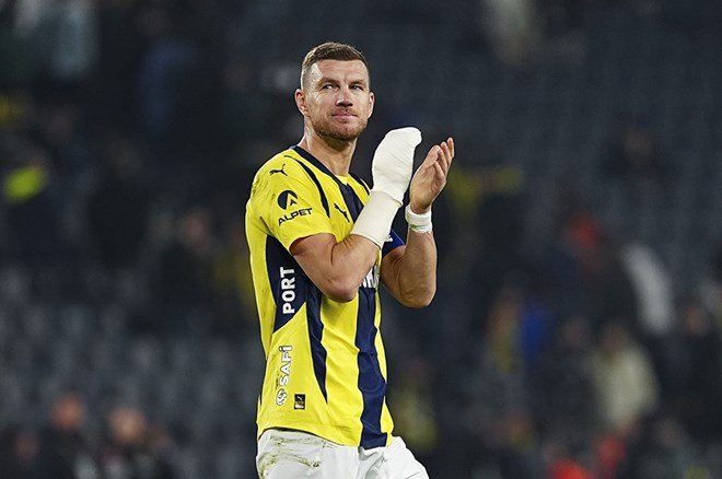 31e1ad6c8fc94d7d9dc0f0b7c317f1d6-1 Dünya devinden Dzeko bombası: 39 yaşında geri dönüyor - 4. Foto