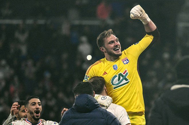 32c176639fa446f8b36168a8f34cde5b Livakovic'in yerine Brezilyalı kaleci: Fenerbahçe'nin masaya koyduğu rakam belli oldu - 6. Foto