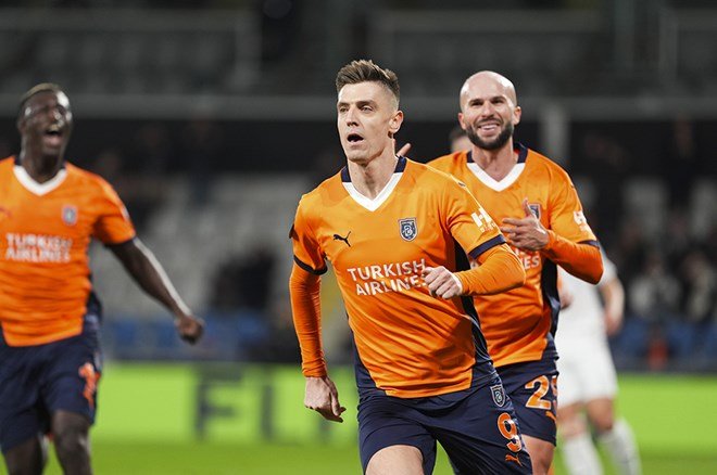 37b51c421f154e7e91e0751690a0df32 Ve Piatek'in yeni takımı belli oldu: Kulüp tarihine geçen bonservis - 2. Foto