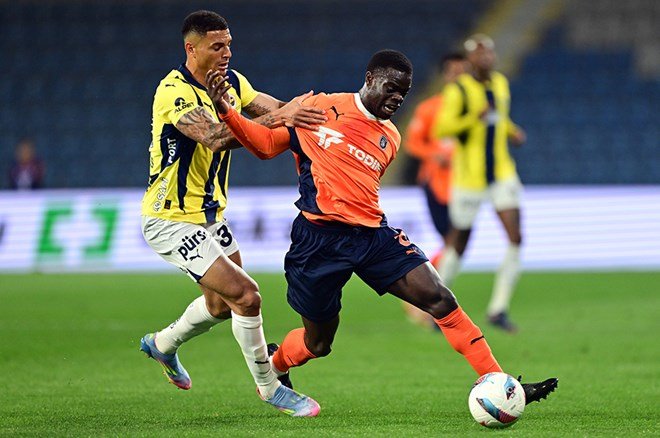 Trio'da Başakşehir-Fenerbahçe maçı için flaş penaltı ve kırmızı kart çıkışı: "Net, Yüzde yüz"  - 3. Foto