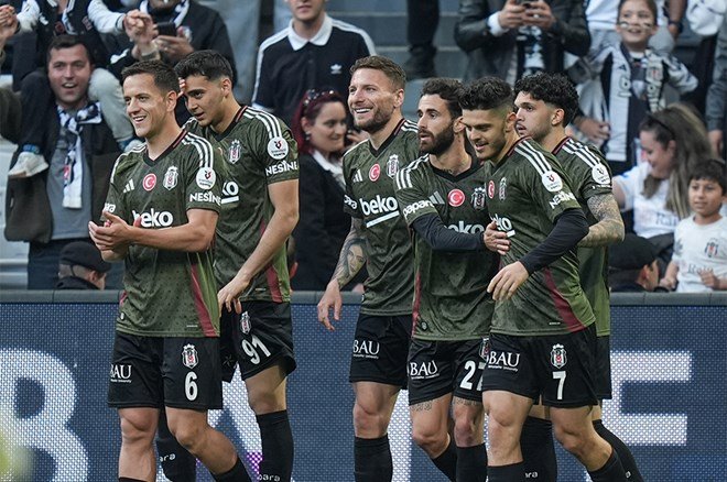 3c09a8488d9148feae41973549a69e96 "Bu profildeki oyuncular diğer isimleri de harekete geçirir" | Spor yazarları Beşiktaş için ne dedi? - 3. Foto
